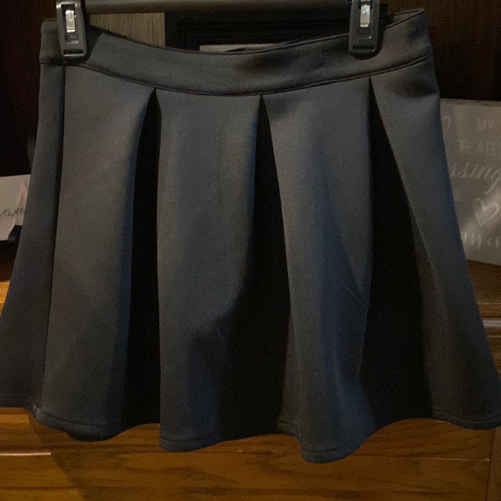 Medium black skater skirt.